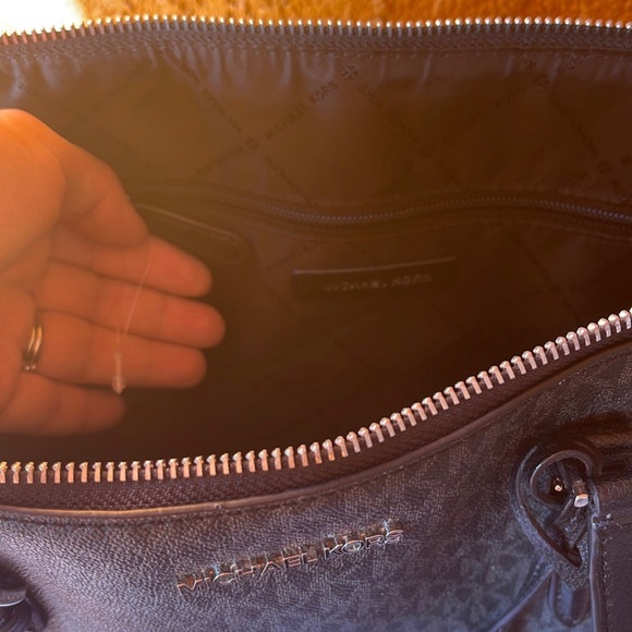 Michael Kors tote and wallet set - Picture 8 of 9